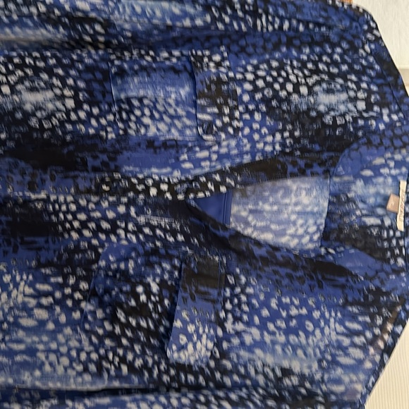 Two in one blouse.  This is a nice tank with sheer blouse over the top - Picture 4 of 6